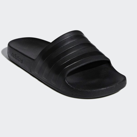 adidas Shoes - 🧘🏻‍♀️ unisex adidas black on black slides